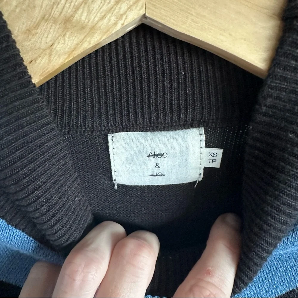 Urban Outfitters Black and Blue Chevron Sweater XS - Picture 4 of 4
